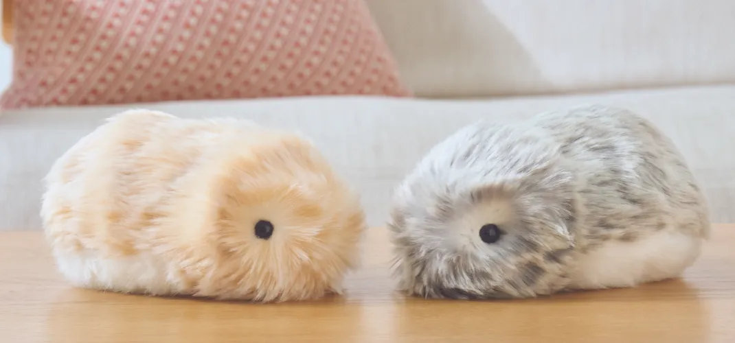 Moflin est la dernière innovation de Casio dans le domaine des animaux de compagnie robotiques. Ce compagnon, qui ressemble à un mélange entre un hamster et les célèbres Tribbles de Star Trek, est conçu spécifiquement pour apporter douceur et soutien émotionnel. 