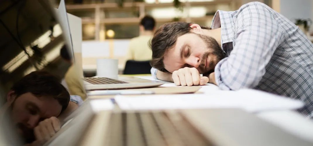 Lorsqu’on aborde la question des emplois remplacés par l'intelligence artificielle, il est fréquent de l'envisager au futur, semblable à la crise climatique. Pourtant, dans les deux cas, nous sommes déjà plongés dans la réalité de ces bouleversements !